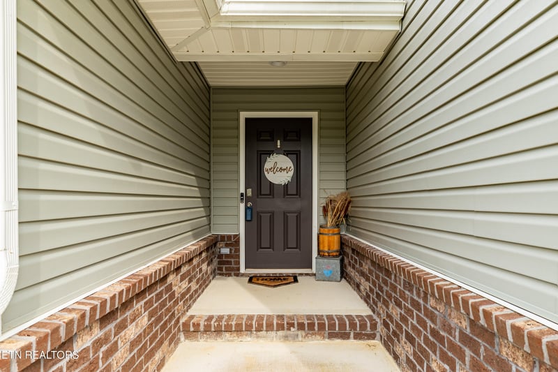 3042 Farmhouse Dr, Maryville, TN 37803
