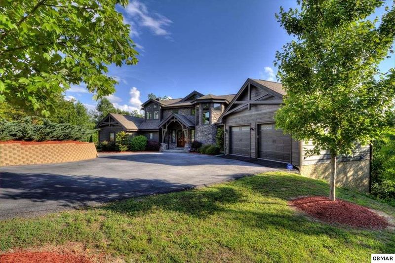 3043 Summit Trails Dr, Sevierville, TN 37862