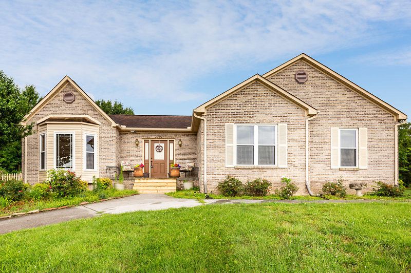 3043 Waters Edge Dr, Morristown, TN 37814