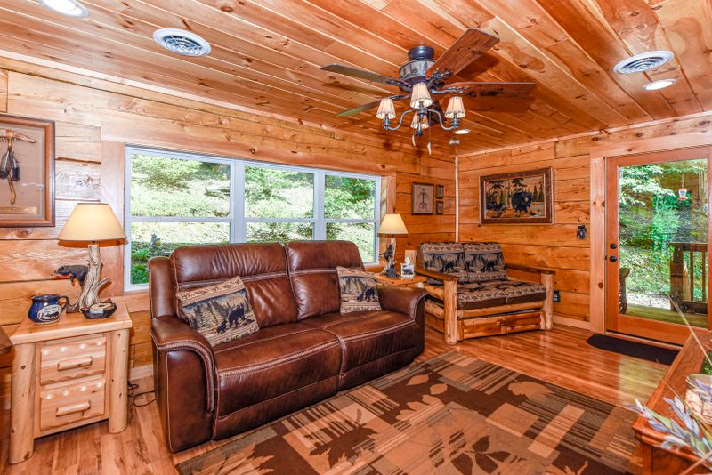 3044 Allegheny Loop Rd, Maryville, TN 37803