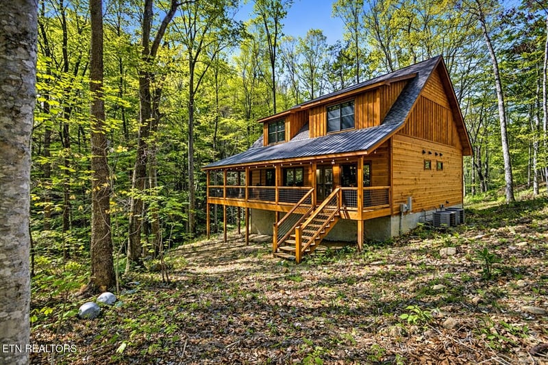 3045 Jones Creek Ln, Sevierville, TN 37862