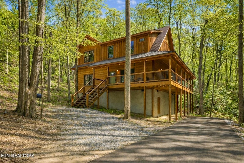 3045 Jones Creek Ln, Sevierville, TN 37862