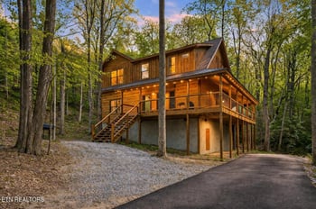 3045 Jones Creek Ln, Sevierville, TN 37862