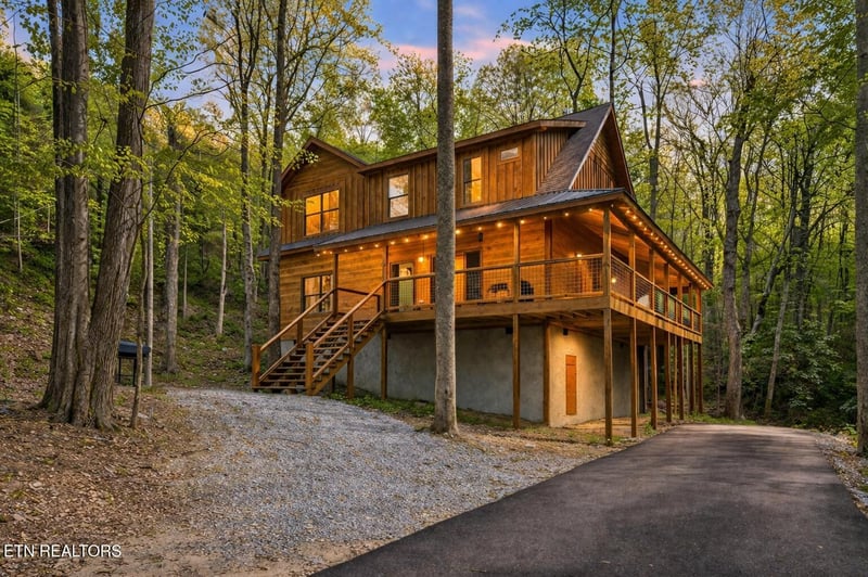 3045 Jones Creek Ln, Sevierville, TN 37862