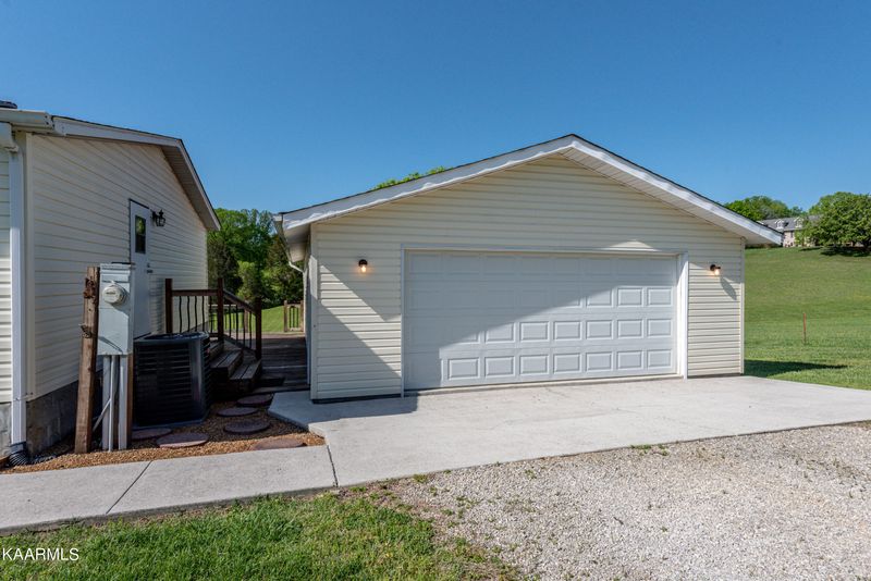 3045 Lora Dr, Maryville, TN 37803