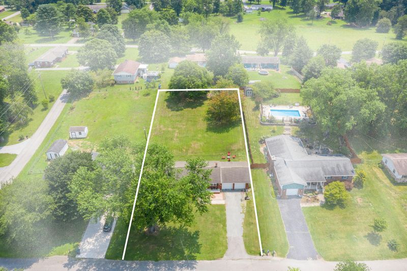 3045 Meadowview Dr, Kingston, TN 37763