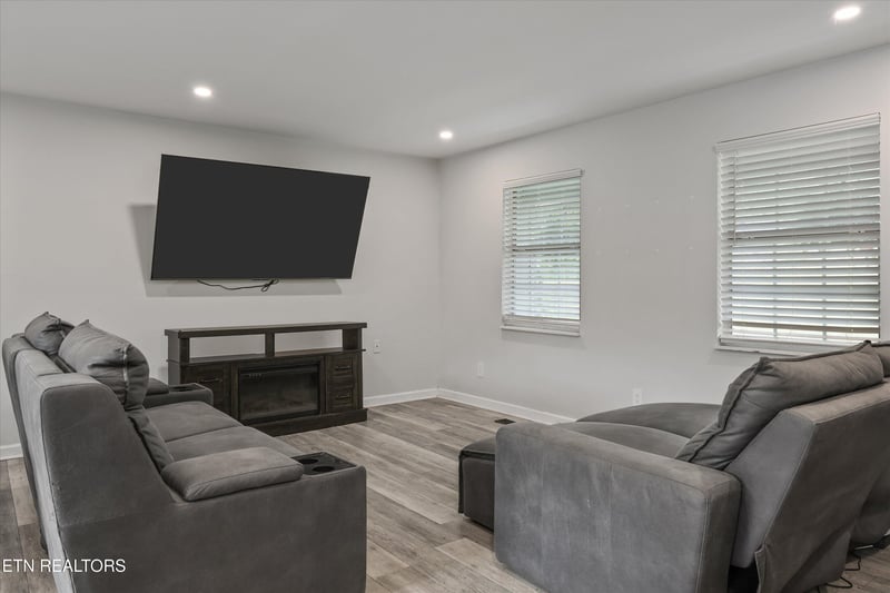 3046 Johnston Rd, Louisville, TN 37777