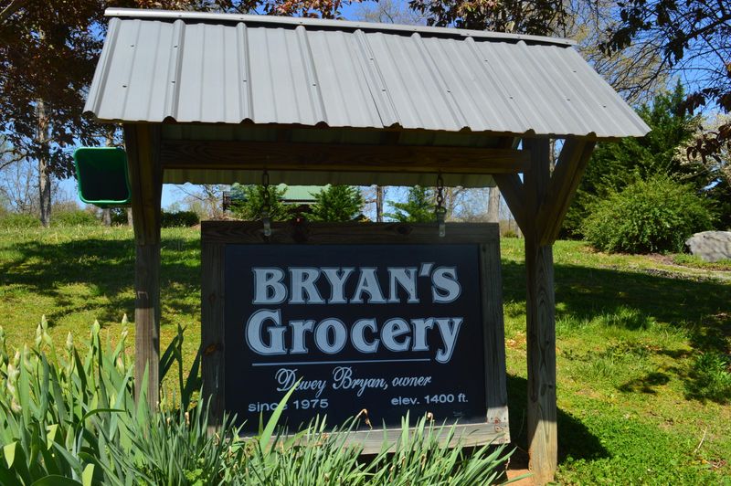 3048 Wears Valley Rd, Sevierville, TN 37862