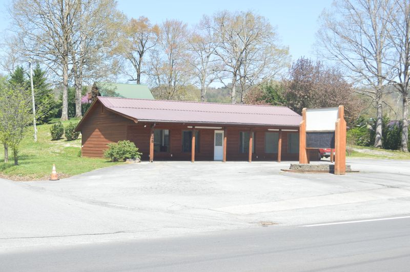 3048 Wears Valley Rd, Sevierville, TN 37862