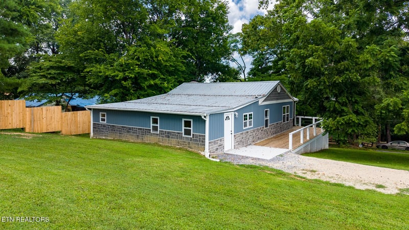 305 Augusta Ave, Maryville, TN 37804