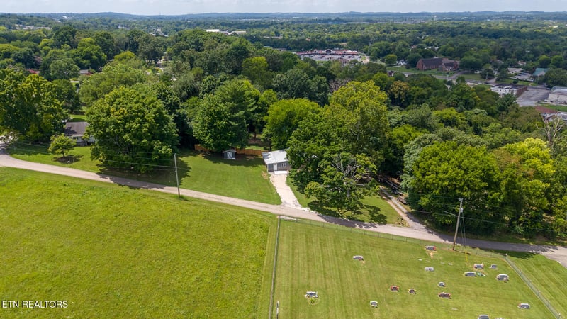 305 Augusta Ave, Maryville, TN 37804