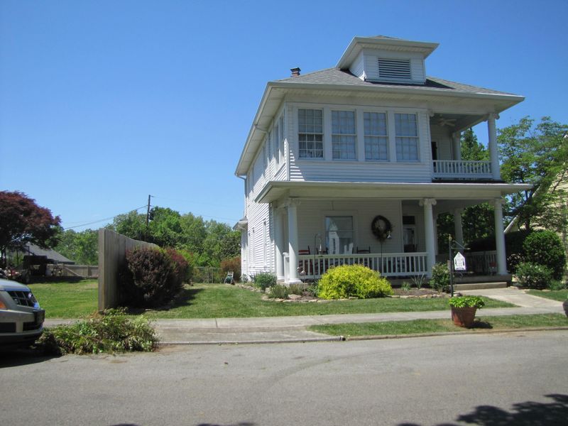 305 E 3rd Ave, Lenoir City, TN 37771