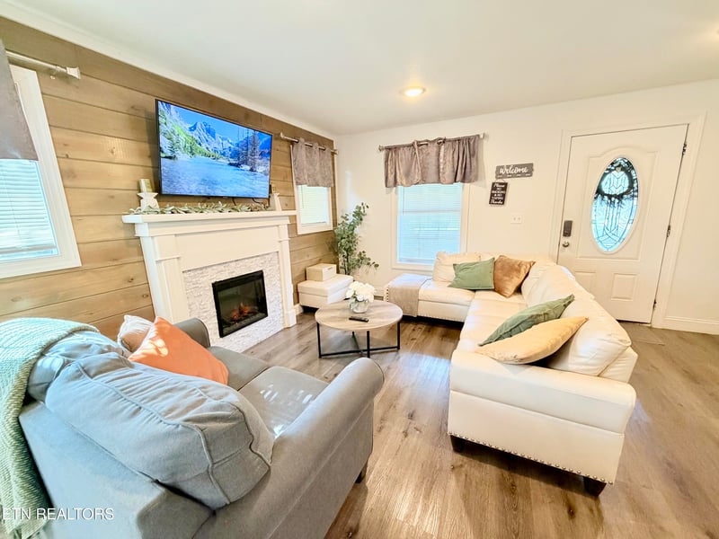 305 Jackson St, Sevierville, TN 37862