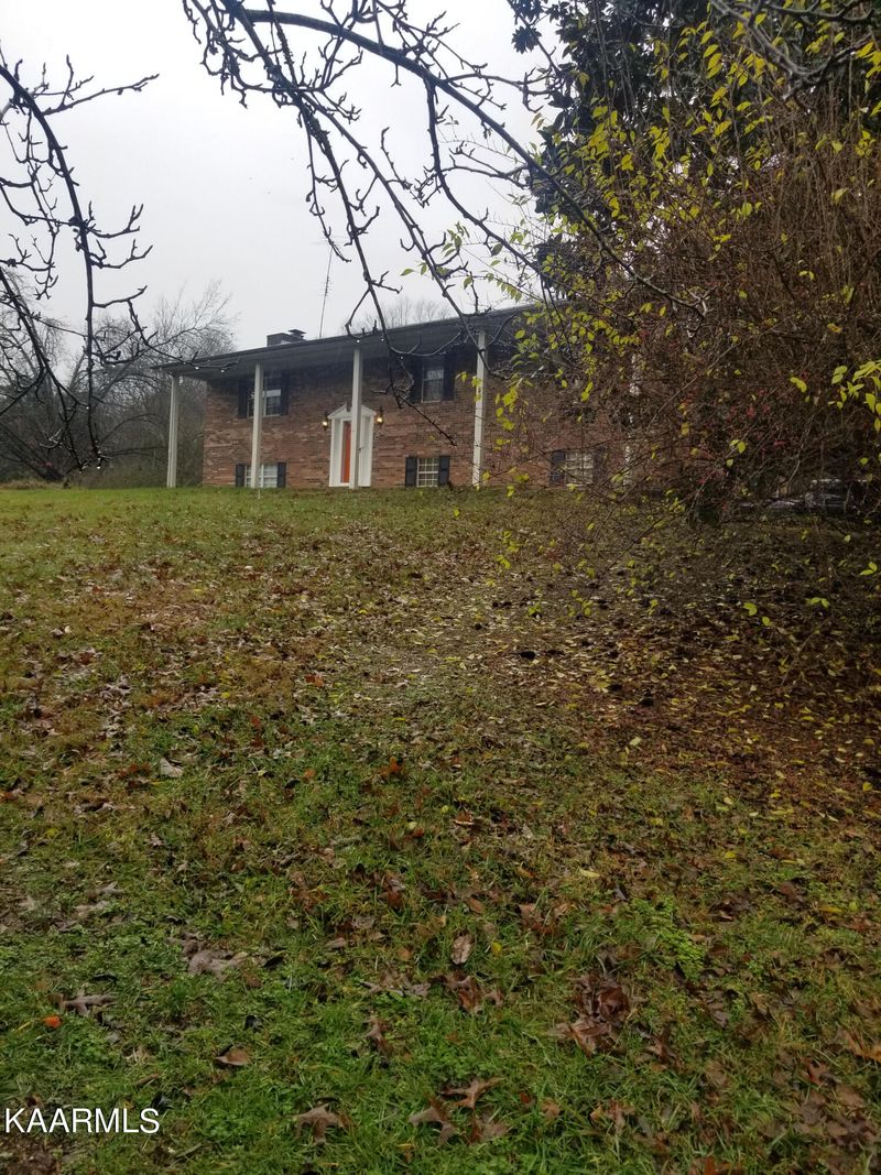 305 Jefferson Ln, Clinton, TN 37716