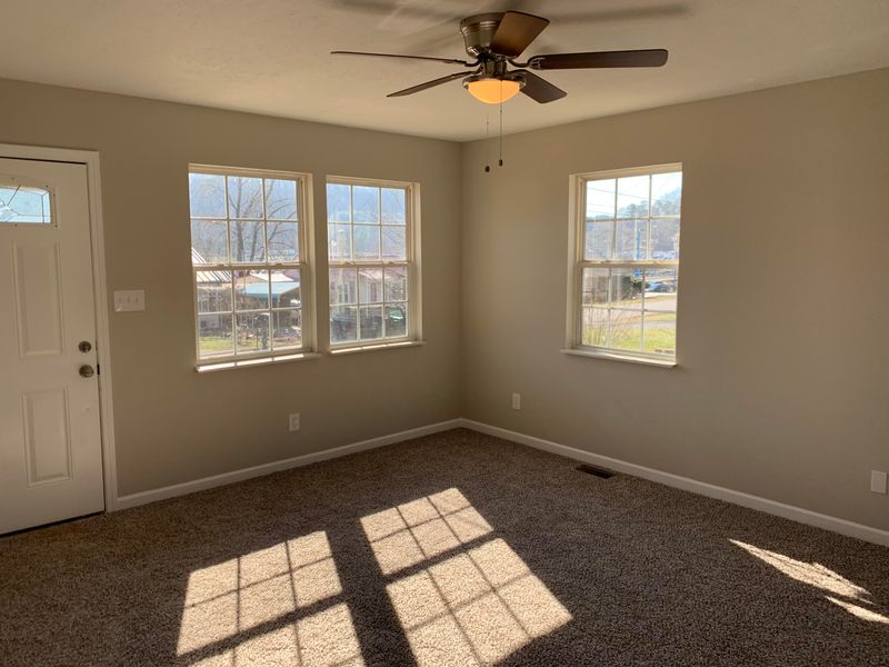 305 Kensi Dr, Knoxville, TN 37912