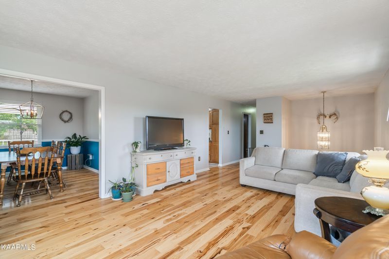 305 Mcfee Rd, Knoxville, TN 37934
