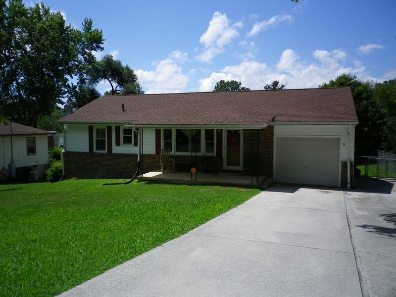305 Nave St, Clinton, TN 37716
