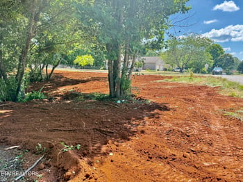 305 Oakwood Estates Dr, Lenoir City, TN 37772