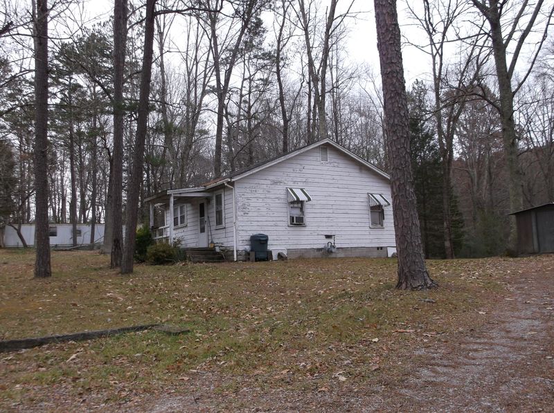 305 Pine Ridge Rd, Harriman, TN 37748