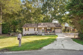 305 Red Fox Ln, Clinton, TN 37716
