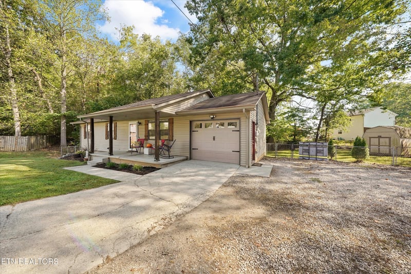 305 Red Fox Ln, Clinton, TN 37716