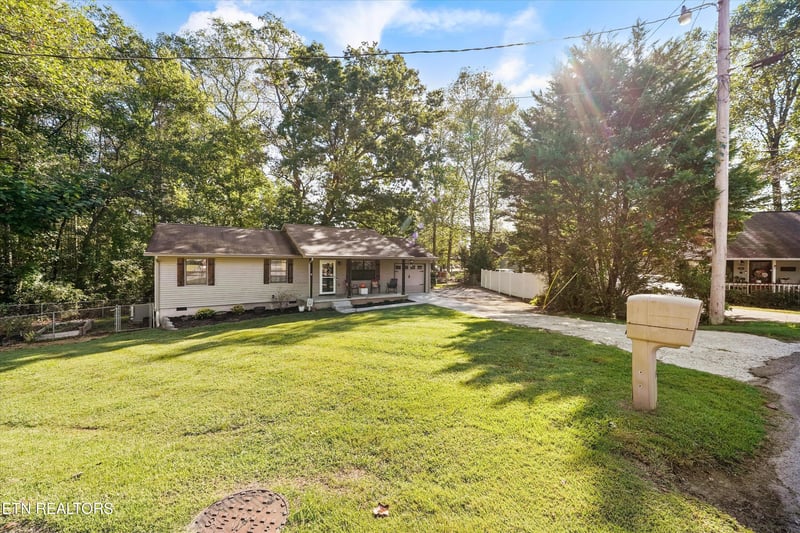 305 Red Fox Ln, Clinton, TN 37716