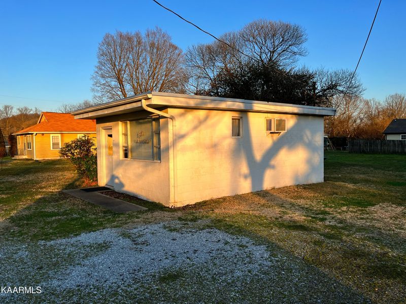 305 Russell Rd, Rockford, TN 37853