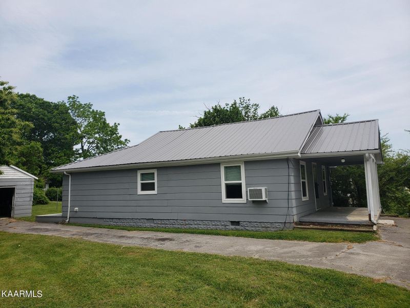 305 S 12th St, Lafollette, TN 37766