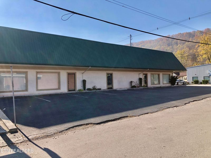 305 S Main St, Rocky Top, TN 37769