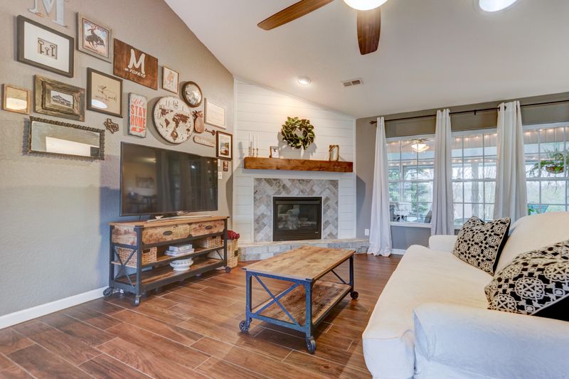 305 S Wingate Dr, Lenoir City, TN 37771