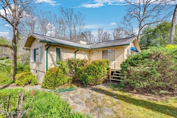 305 Saint George Dr, Crossville, TN 38558