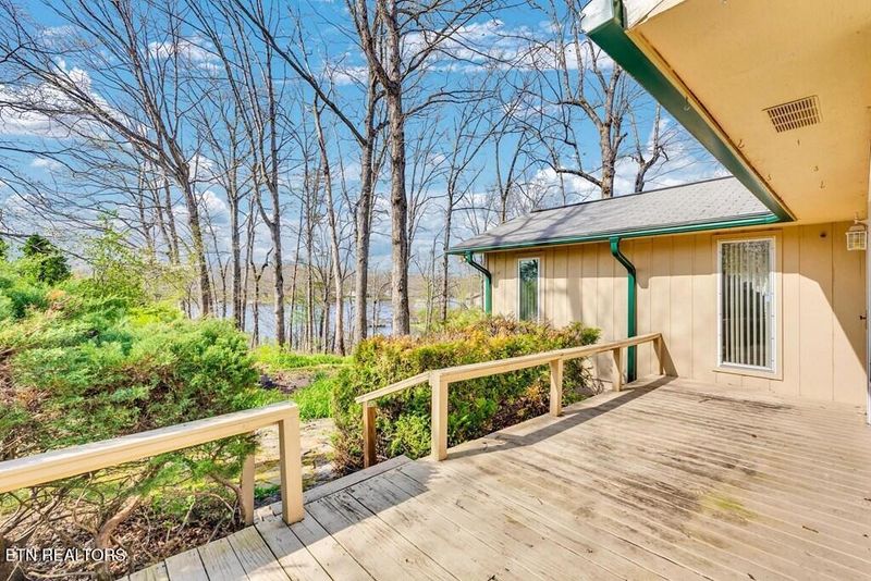 305 Saint George Dr, Crossville, TN 38558