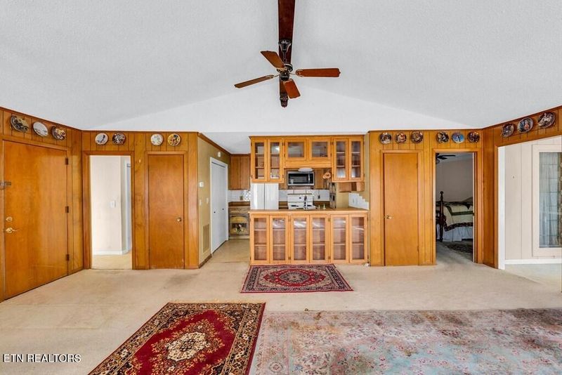 305 Saint George Dr, Crossville, TN 38558