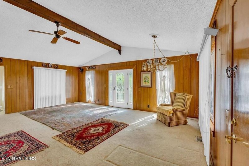 305 Saint George Dr, Crossville, TN 38558
