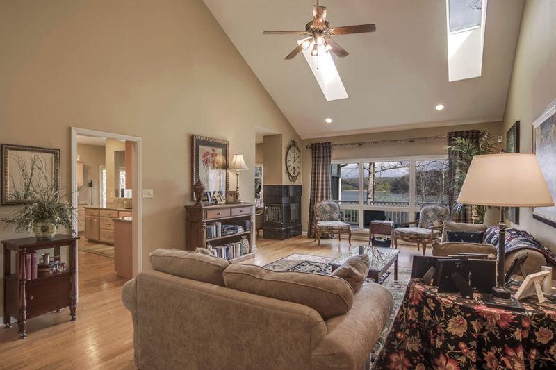 305 Saloli Ln, Loudon, TN 37774