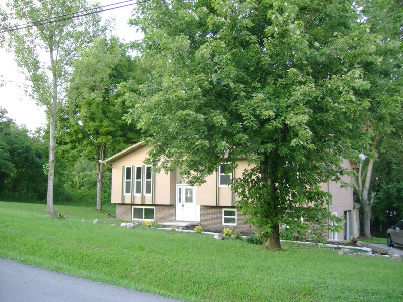 305 Stowers Dr, Corryton, TN 37721
