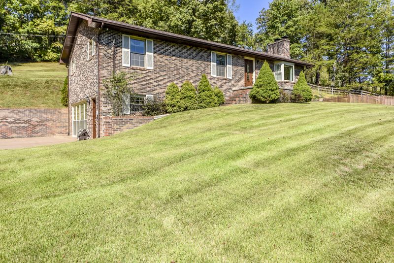 305 Strader Rd, Powell, TN 37849