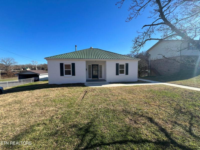305 W Liberty St, Lafollette, TN 37766