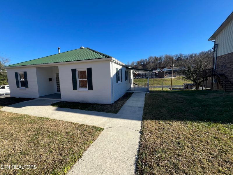 305 W Liberty St, Lafollette, TN 37766