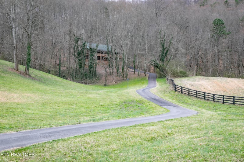 3050 Headrick Dr, Sevierville, TN 37862