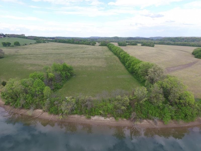 3050 Riverview Rd, Lenoir City, TN 37771