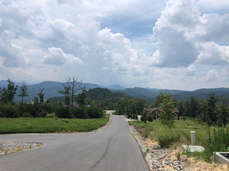 3050 Smoky Bluff Trl, Sevierville, TN 37862
