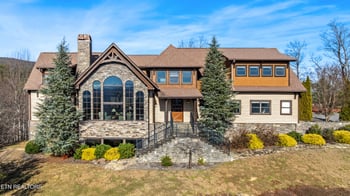 3050 Summit Trails Dr, Sevierville, TN 37862