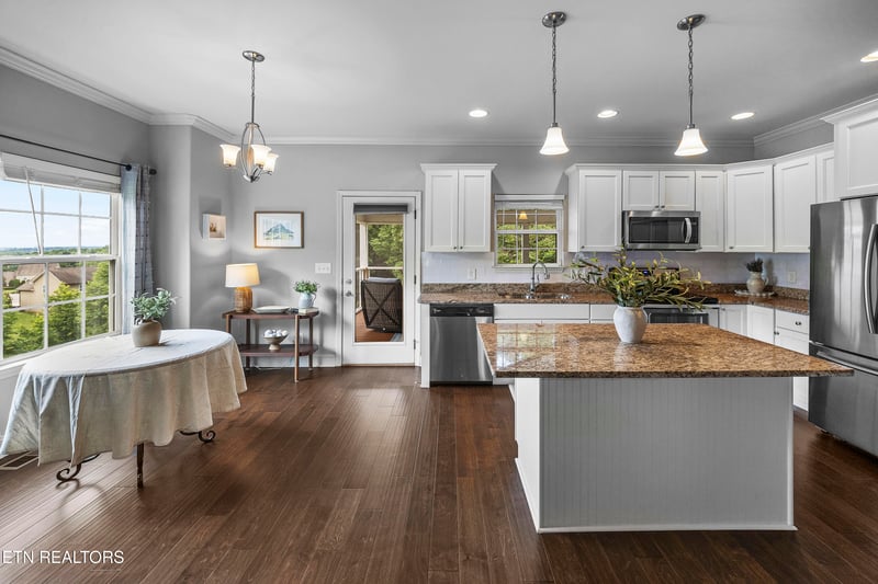 3055 Oakwood Hills Ln, Knoxville, TN 37931