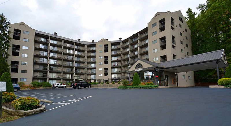 306 Baskins Creek Rd #111, Gatlinburg, TN 37738