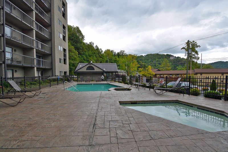 306 Baskins Creek Rd #111, Gatlinburg, TN 37738
