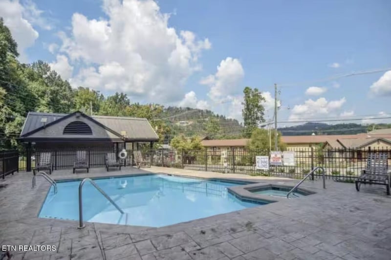 306 Baskins Creek Rd #402, Gatlinburg, TN 37738