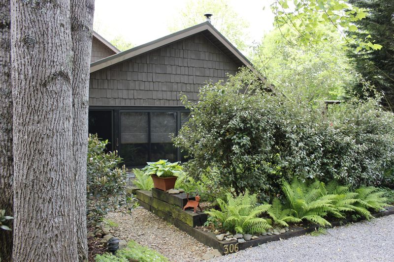 306 Bunch Ln, Clinton, TN 37716