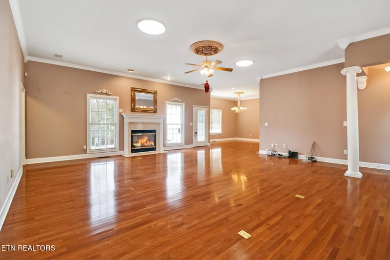 306 Carrie Dr, Crossville, TN 38572