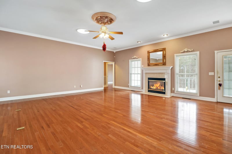 306 Carrie Dr, Crossville, TN 38572